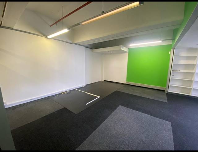 133M² OFFICE TO LET IN WOODSTOCK